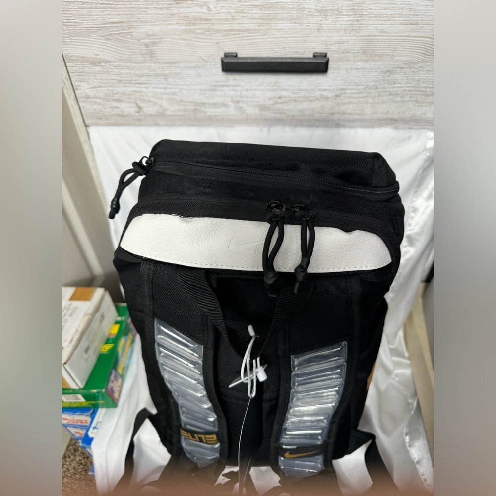 Nike Elite Pro Hoops Basketball Backpack Black and Gold - Picture 5 of 5